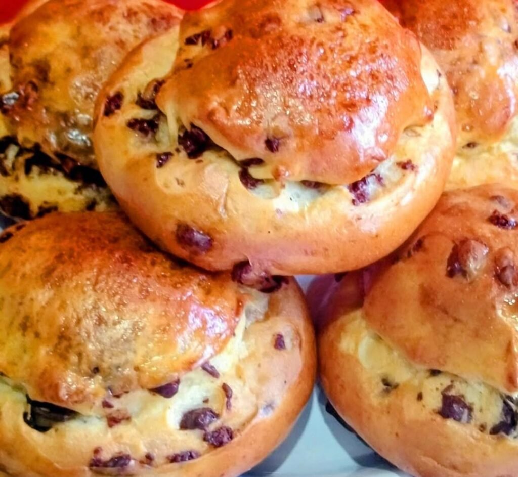 What are Bakery Style Chocolate Chip Brioche Rolls